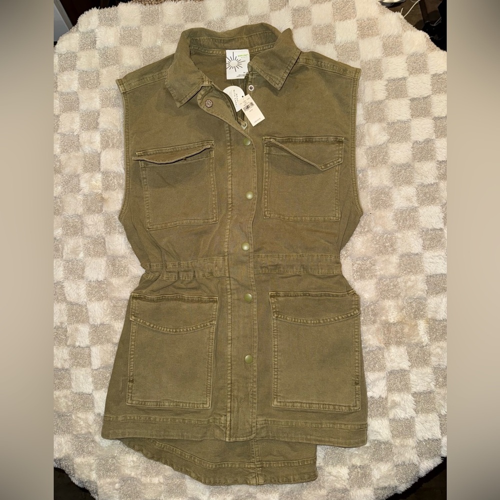 Offline by Aerie Military‎ Utility Cargo Vest jacket 
in khaki olive green New